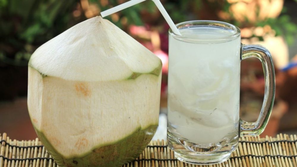 beneficios-agua-coco-1280x720