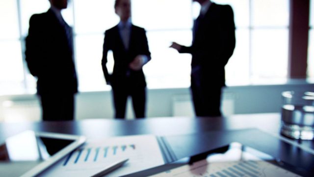 Internet-negocios-siluetas-640x360