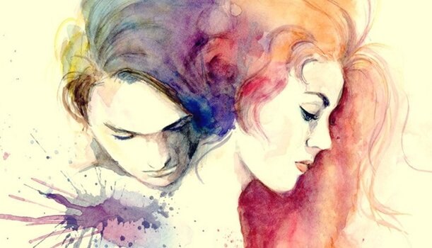 pareja-color-abrazada