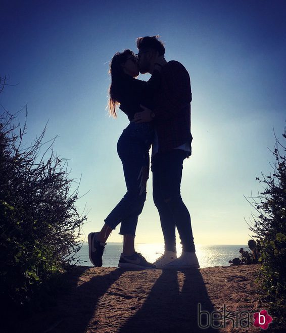 104454_hugo-sofia-myhyv-dandose-beso-celebrar-dia-reyes-2017