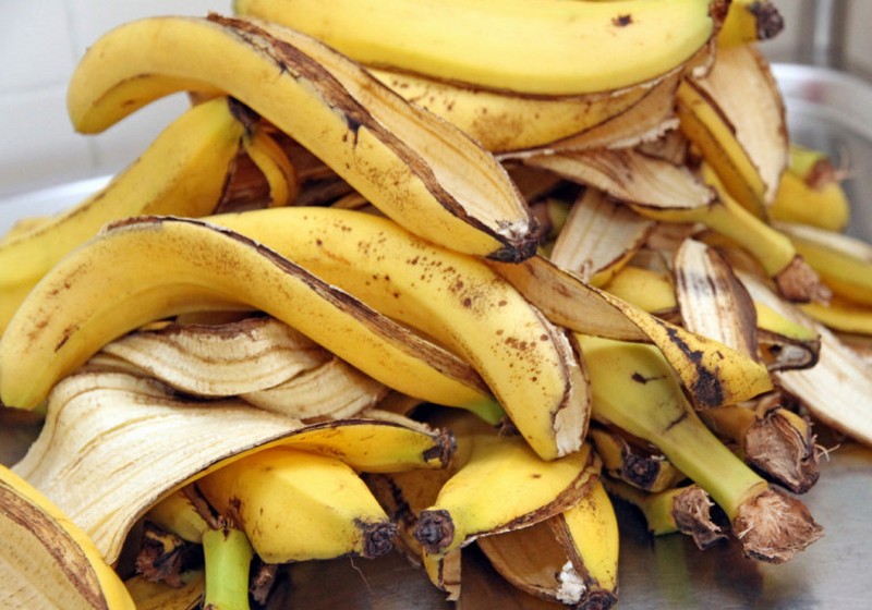 remains-of-banana-yellow-peel-000030529268_Medium-768x593-1