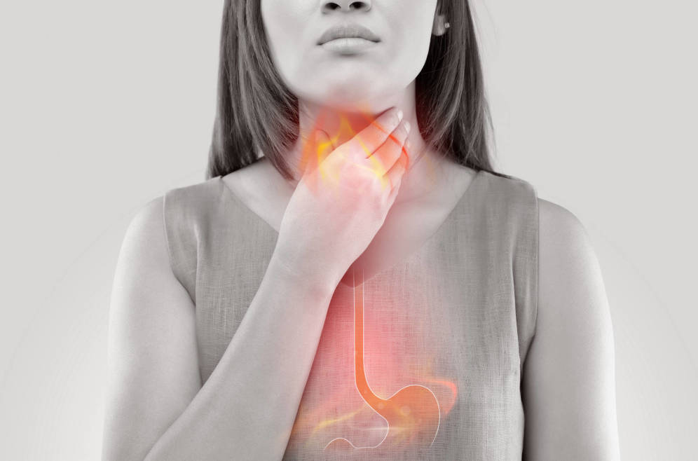 reflujo-silencioso-cuando-la-acidez-estomacal-te-causa-problemas-en-la-garganta-y-en-la-voz
