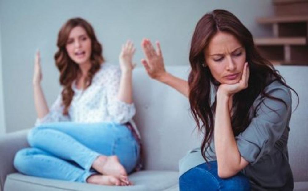 madre-e-hija-discutiendo