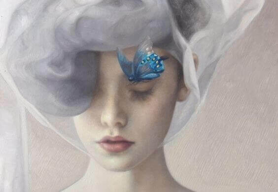 mujer-pensando-en-su-reponsabilidad-con-una-mariposa-azul-en-la-cabeza-1