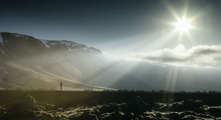 1140-man-landscape-sun-rays-esp.imgcache.rev0f6f336639bcbeac55462c544947db8d