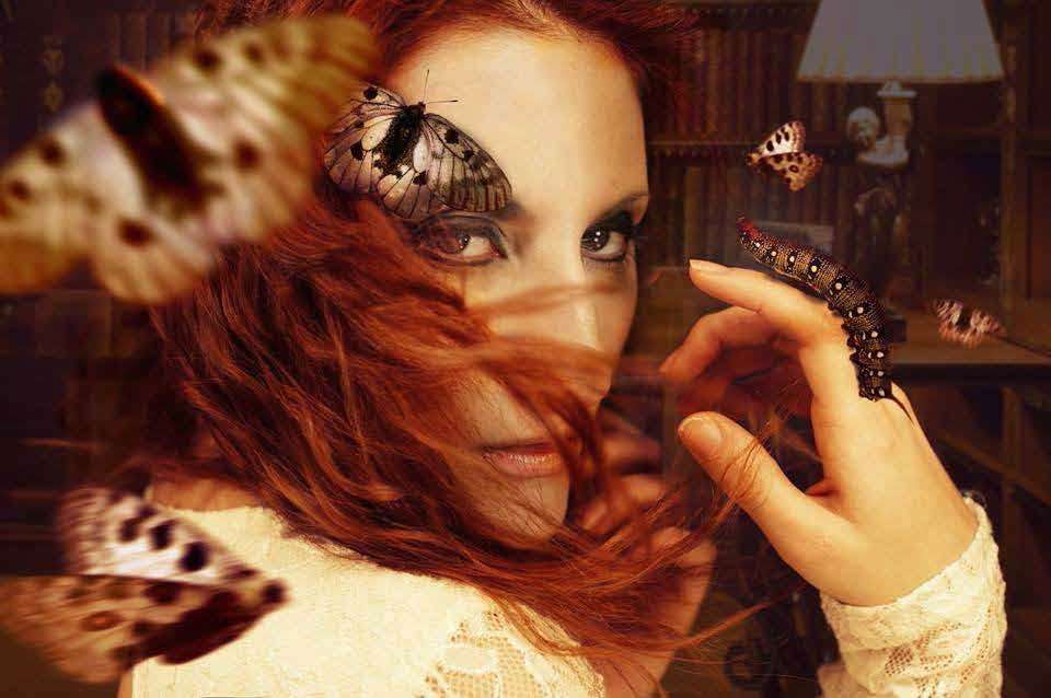 cuadro-de-metacrilato-mujer-mariposa-ambar-muebles